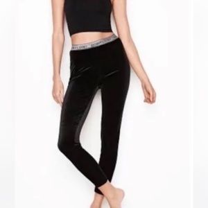Victoria’s Secret Black Velvet Leggings Skinny Pants - Size Small